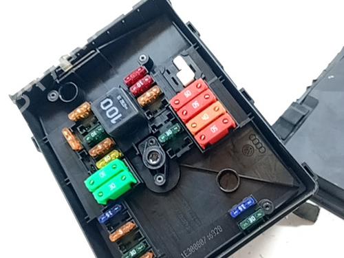 Used Fuse box VW TOURAN (1T1, 1T2) 2.0 TDI 16V (140 hp) 30920264