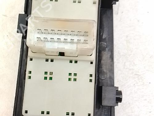 Left front window switch KIA CARENS III MPV (UN) 2.0 CRDi 140 | BP37592296I27 - Image 3