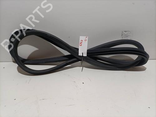 Used Rubber door seal PEUGEOT 308 I (4A_, 4C_) 1.6 HDi (109 hp) 25986858