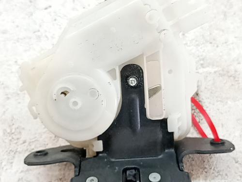 tailgate-lock-toyota-auris-_e18_-2012-2013-2014-2015-2016-2017-2018-2019-38749205 main image