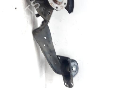Used Right rear steering knuckle Right rear steering knuckle VW GOLF VII Variant (BA5, BV5) 1.4 TSI (150 hp) 36666990 36666990
