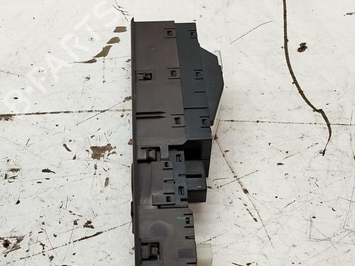 Left front window switch MAHINDRA XUV500 2.2 CRDe | BP38437696I27 - Image 4