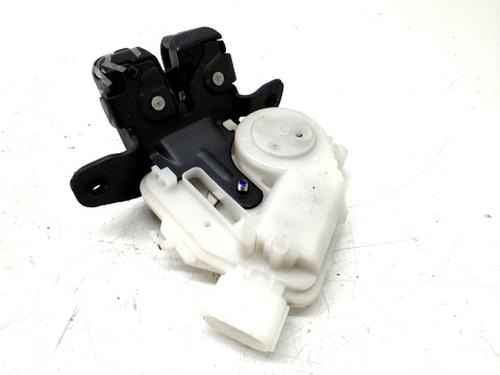 Used Tailgate lock TOYOTA AURIS (_E18_) 1.4 D-4D (NDE180_, NDE180R) (90 hp) 30050530