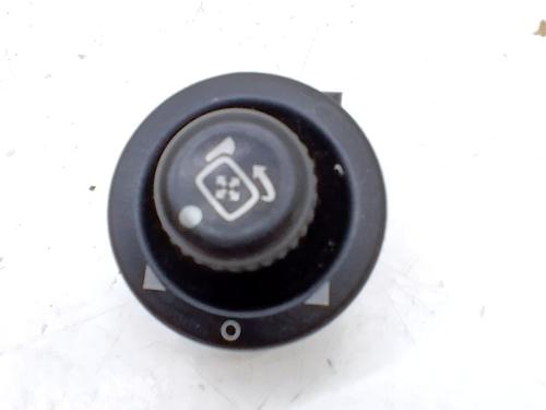 Comando specchietti Comando specchietti LAND ROVER RANGE ROVER SPORT I (L320) 2.7 D 4x4 (190 hp) 34708181 34708181