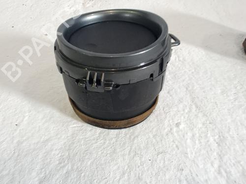 Rejilla aireadora TOYOTA YARIS (_P13_) 1.5 Hybrid (NHP130_, NHP130) (101 hp) 31153538