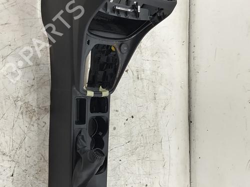 Console centrale Console centrale FORD PUMA (J2K, CF7) 1.0 EcoBoost (125 hp) 39740661 39740661