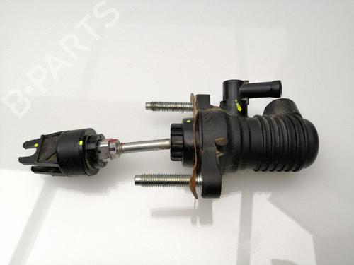Used Clutch slave cylinder TOYOTA HILUX VIII Pickup (_N1_) 2.4 D 4WD (GUN125_, GUN125R) (150 hp) 26315801