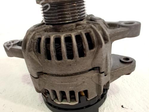 Used Alternator TOYOTA YARIS (_P9_) 1.4 D-4D (NLP90_, NLP90R) (90 hp) 30477913