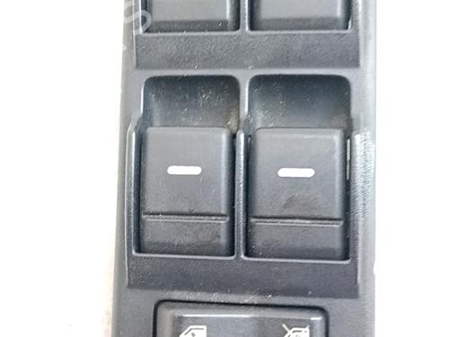 Used Left front window switch LAND ROVER DISCOVERY III (L319) 2.7 TD 4x4 (190 hp) 32106618