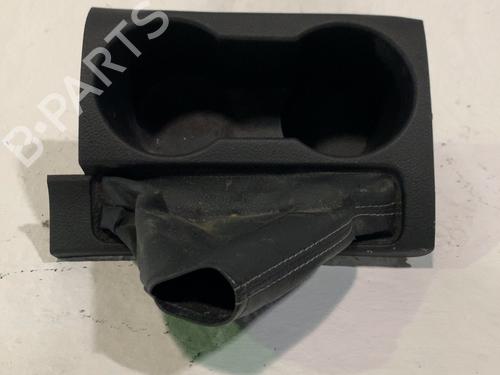 Suporte copos/Objectos Suporte copos/Objectos TOYOTA COROLLA Hatchback (_E21_, _EA1_, _EH1_) 1.8 Hybrid (ZWE211, ZWE219) (122 hp) 33766011 33766011