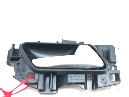 Højre bagtil invendig håndtag Højre bagtil invendig håndtag PEUGEOT 2008 II (UD_, US_, UY_, UJ_, UR_, UC_) 1.2 PureTech 100 (USHNK) (101 hp) 34114528 34114528