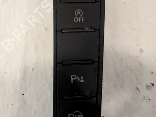 switch-vw-passat-b7-variant-365-2010-2011-2012-2013-2014-2015-33768450 main image