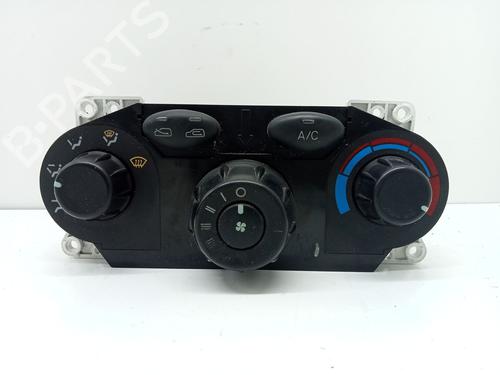 Used Climate control HYUNDAI SANTA FÉ I (SM) 2.4 16V 4x4 (146 hp) 27557224