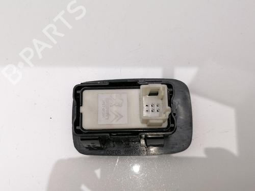 Used Right rear window switch PEUGEOT RIFTER 1.5 BlueHDi 100 (102 hp) 23937950