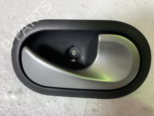 Used Rear right interior door handle Rear right interior door handle RENAULT MODUS / GRAND MODUS (F/JP0_) 1.5 dCi (FP0F, JP0F) (86 hp) 39740779 39740779