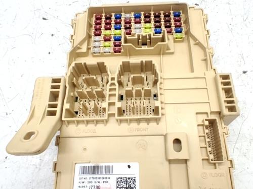 Used Fuse box Fuse box 37590482 37590482