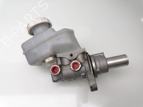 Used Brake master cylinder MITSUBISHI L200 / TRITON (KJ_, KK_, KL_) 2.2 DI-D 4WD (150 hp) 23458675