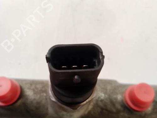 Injection rail KIA SORENTO I (JC) 2.5 CRDi 4WD | BP31153395M98