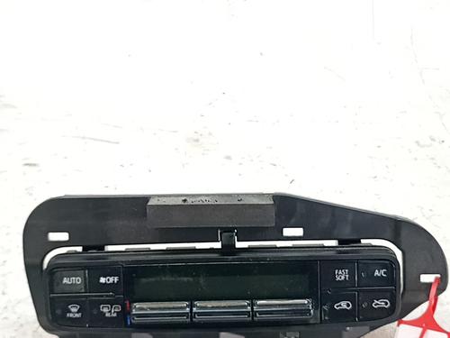climate-control-toyota-auris-_e18_-2012-2013-2014-2015-2016-2017-2018-2019-38749213 main image