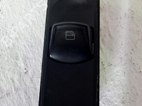 Used Right front window switch Right front window switch MERCEDES-BENZ SPRINTER 3-t Van (B906) 211 CDI (906.611, 906.613) (109 hp) 33764905 33764905