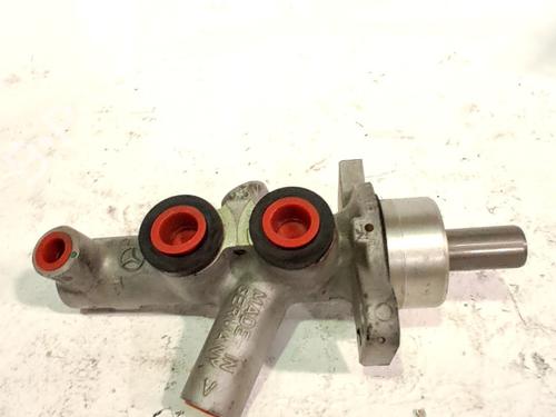 brake-master-cylinder-mercedes-benz-clk-convertible-a208-1998-1999-2000-2001-2002-33772429 main image