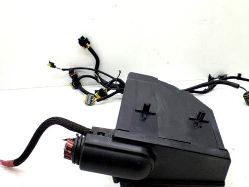 Used Fuse box Fuse box 38286563 38286563