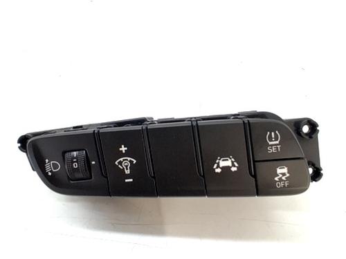 Switch HYUNDAI i30 Estate (PDE) 1.0 T-GDI | BP29384926I30 