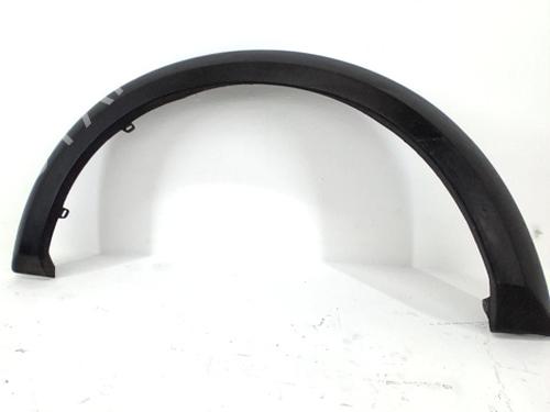 Used Front right wheel arch trim LAND ROVER DISCOVERY III (L319) 2.7 TD 4x4 (190 hp) 30526407