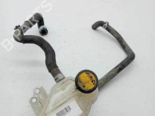 Used Expansion tank TOYOTA YARIS (_P13_) 1.5 Hybrid (NHP130_, NHP130) (101 hp) 23351619