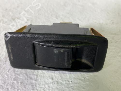 Used Right rear window switch Right rear window switch SUZUKI VITARA (ET, TA, TD) 1.6 i 16V All-wheel Drive (ET, TA02, SE416) (97 hp) 40119459 40119459