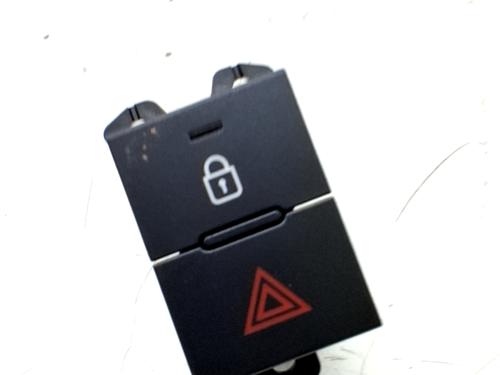 Used Warning switch HYUNDAI BAYON (BC3) 1.0 T-GDI (101 hp) 31874703
