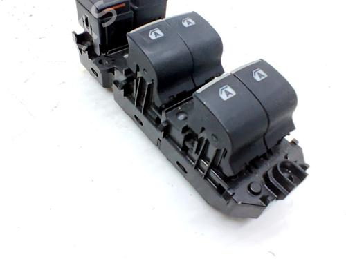 Used Left front window switch Left front window switch TOYOTA C-HR (_X1_) 1.8 Hybrid (ZYX10_, ZYX11_, ZYX10R, ZYX11R) (122 hp) 33815637 33815637