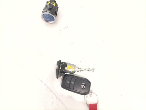 Used Ignition barrel TOYOTA YARIS (_P21_, _PA1_, _PH1_) 1.5 Hybrid (MXPH10, MXPH11) (116 hp) 29301462