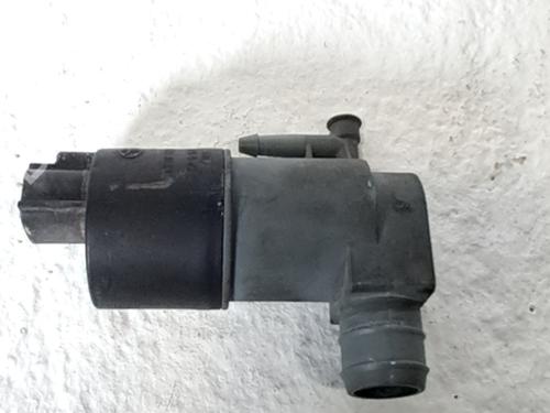 Used Washer pump TOYOTA YARIS (_P13_) 1.5 Hybrid (NHP130_, NHP130) (101 hp) 31153524