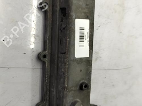 Used Valve cover TOYOTA YARIS (_P9_) 1.4 D-4D (NLP90_, NLP90R) (90 hp) 31328688