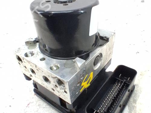 Used ABS pump ABS pump VOLVO V40 Cross Country (526) D2 (114 hp) 36317681 36317681