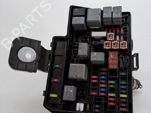 Used Fuse box TOYOTA YARIS (_P13_) 1.5 Hybrid (NHP130_, NHP130) (101 hp) 23366355