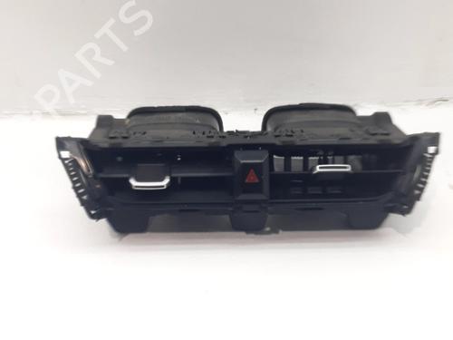 Difusor / Saída de ar Difusor / Saída de ar TOYOTA COROLLA Estate (_E21_) 1.8 Hybrid (ZWE211W) (122 hp) 34331654 34331654