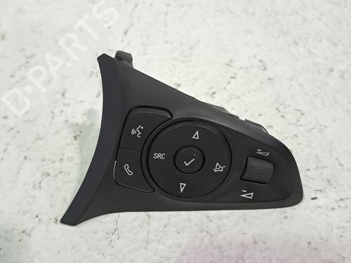 Used Steering wheel controls OPEL CORSA F (P2JO) 1.2 (68) (101 hp) 28037629