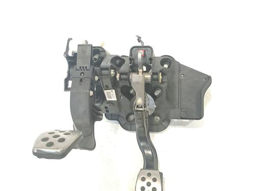 Used Clutch pedal OPEL CORSA E (X15) 1.4 Turbo (08, 68) (150 hp) 28960105
