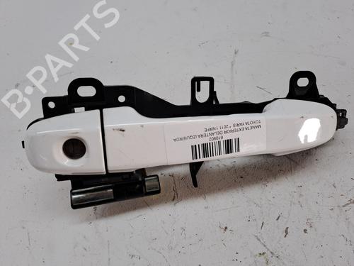 Used Front left exterior door handle TOYOTA YARIS (_P13_) 1.3 (NSP130_, NSP130) (99 hp) 24172010