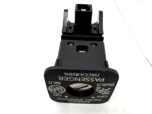 switch-toyota-corolla-estate-_e21_-2019-33766988 main image