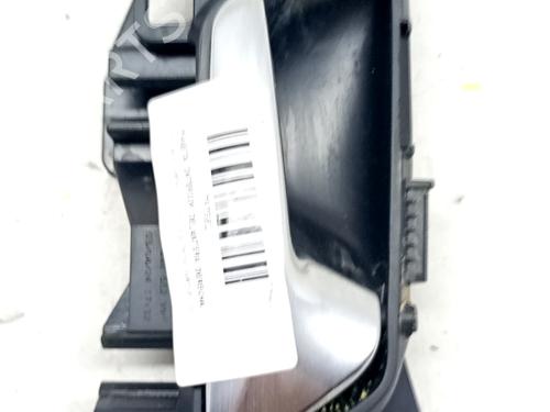 Used Front right interior door handle OPEL CORSA F (P2JO) 1.2 Turbo Hybrid (68) (136 hp) 31701176