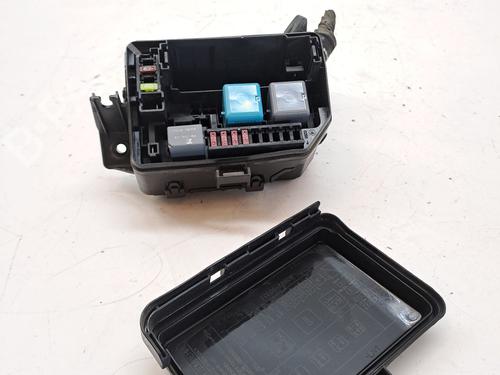 Used Fuse box TOYOTA YARIS (_P13_) 1.0 (KSP130_, KSP130) (69 hp) 26950998