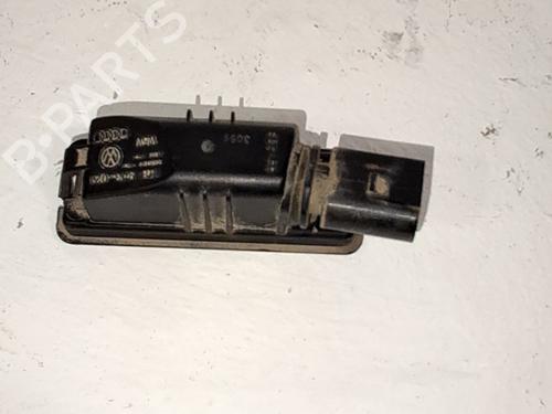 Licence plate light VW GOLF V (1K1) 1.4 TSI | BP36016001I40 - Image 2