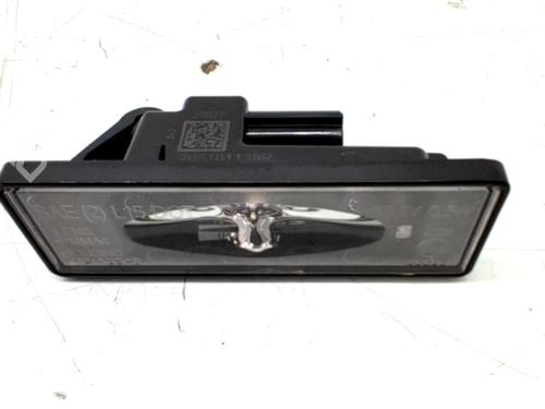 Luce targa RENAULT CAPTUR II (HF_) E-TECH 160 (158 hp) 31700901