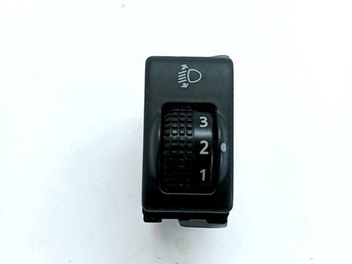 Used Headlight switch NISSAN X-TRAIL I (T30) 2.2 dCi (136 hp) 30337316