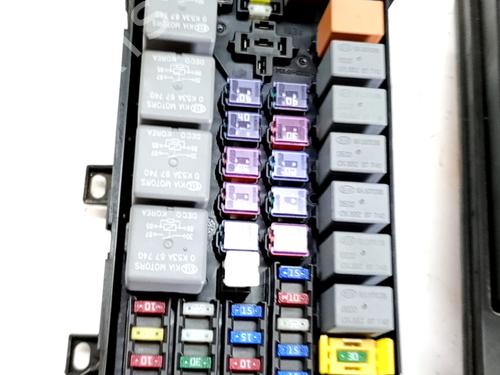 Used Fuse box KIA SORENTO I (JC) 2.5 CRDi (170 hp) 32105135