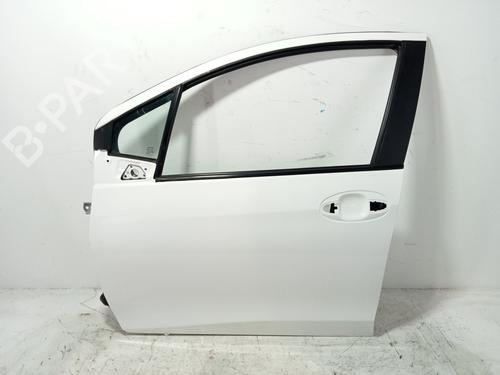 Used Left front door Left front door TOYOTA YARIS (_P13_) 1.5 Hybrid (NHP130_, NHP130) (101 hp) 34618196 34618196