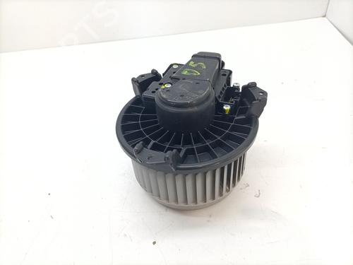 Used Heater blower motor TOYOTA YARIS (_P13_) 1.5 Hybrid (NHP130_, NHP130) (101 hp) 28956853